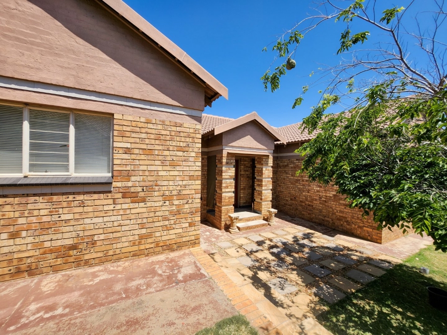 3 Bedroom Property for Sale in Wilkoppies North West